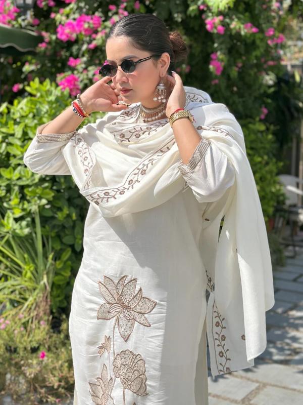 VP 9784 W Serene White Floral Embroidered Suit Set